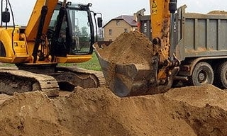 Выкопать яму экскаватором в Североуральске от 952 руб. - 2Землекопа-Сву